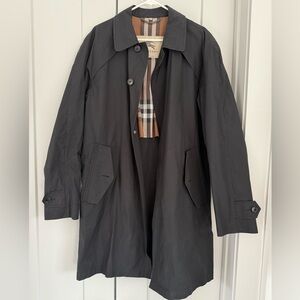 Burberry Black Trench Raincoat with Classic Check Lining